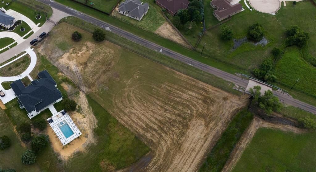 Property Photo:  1304 Estate Drive  TX 75119 
