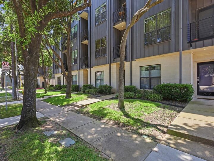 Property Photo: 1918 Hope Way TX 75206