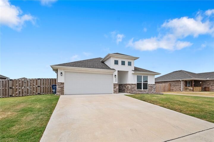 Property Photo: 908 S Sparrow Street AR 72761