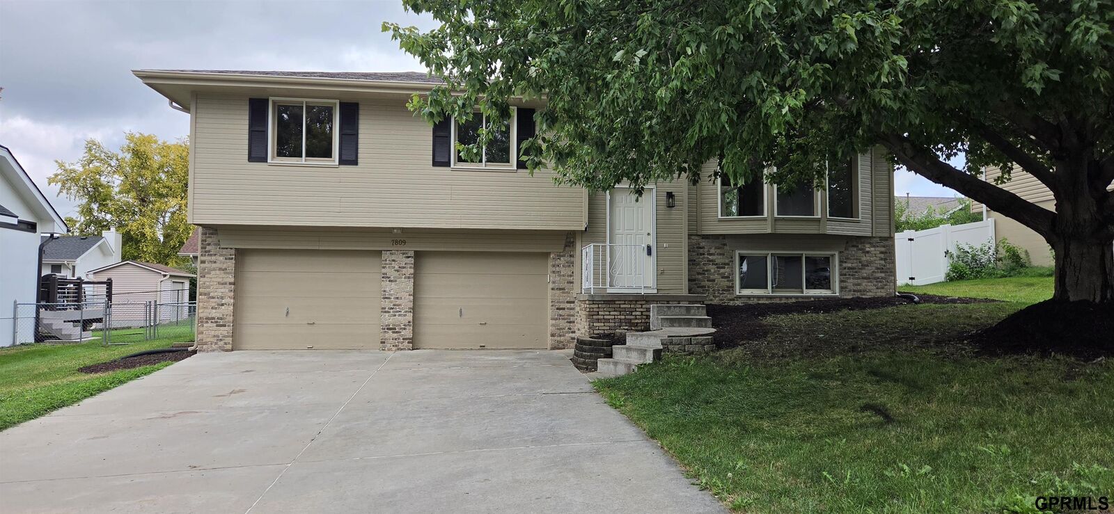 Property Photo:  7809 S 71 Avenue  NE 68128 