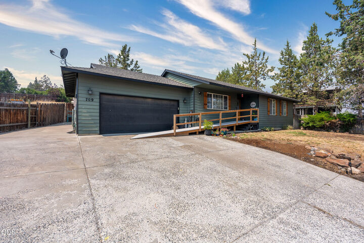 Property Photo:  709 SW Lorraine Drive  OR 97741 