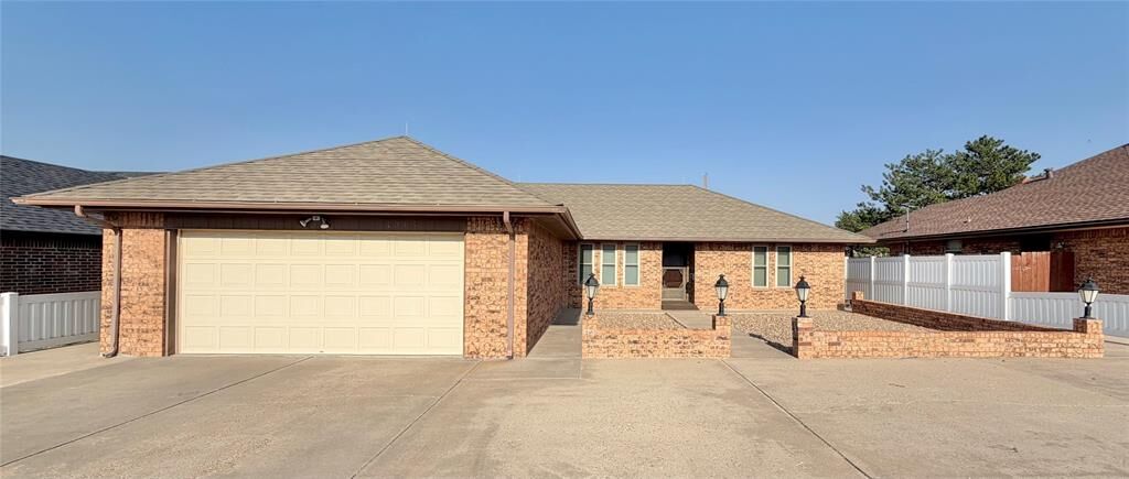 Property Photo: 1915 Chisholm Drive OK 73942