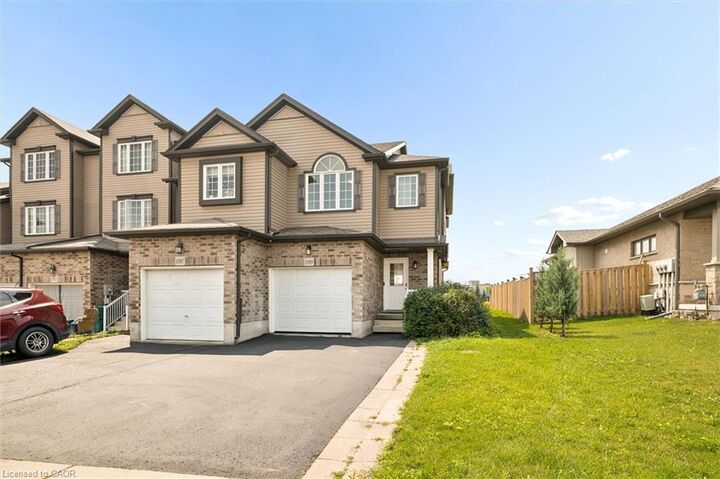Property Photo: 1389 Countrystone Drive ON N2N 3R8