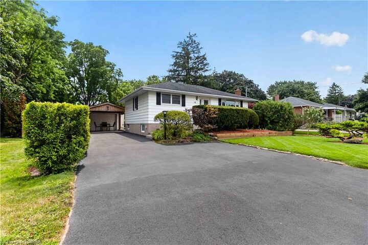 Property Photo: 8 Avondale Crescent ON N3S 4L5
