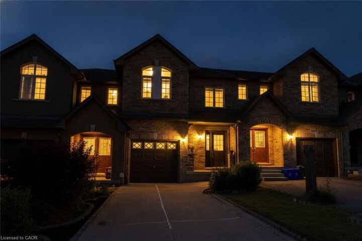 Property Photo:  57 Townmansion Drive  ON L8T 5A6 