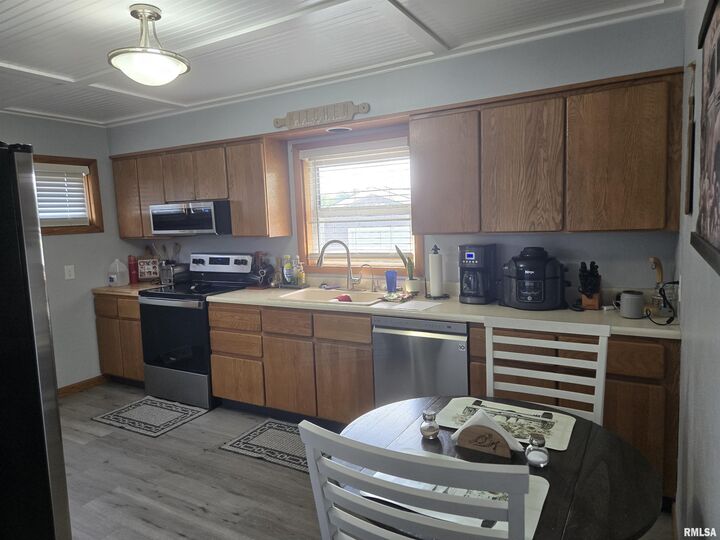 Property Photo:  170 S Pleasant Avenue  IL 61401 