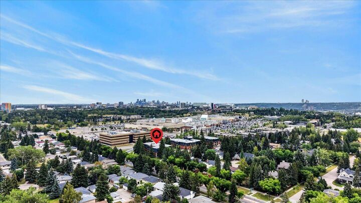 Property Photo:  4001C 49 Street NW 3106  AB T3A 2C9 