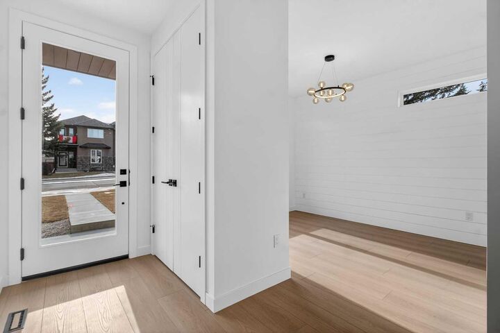 Property Photo: 720 52 Avenue SW AB T2V 0B5