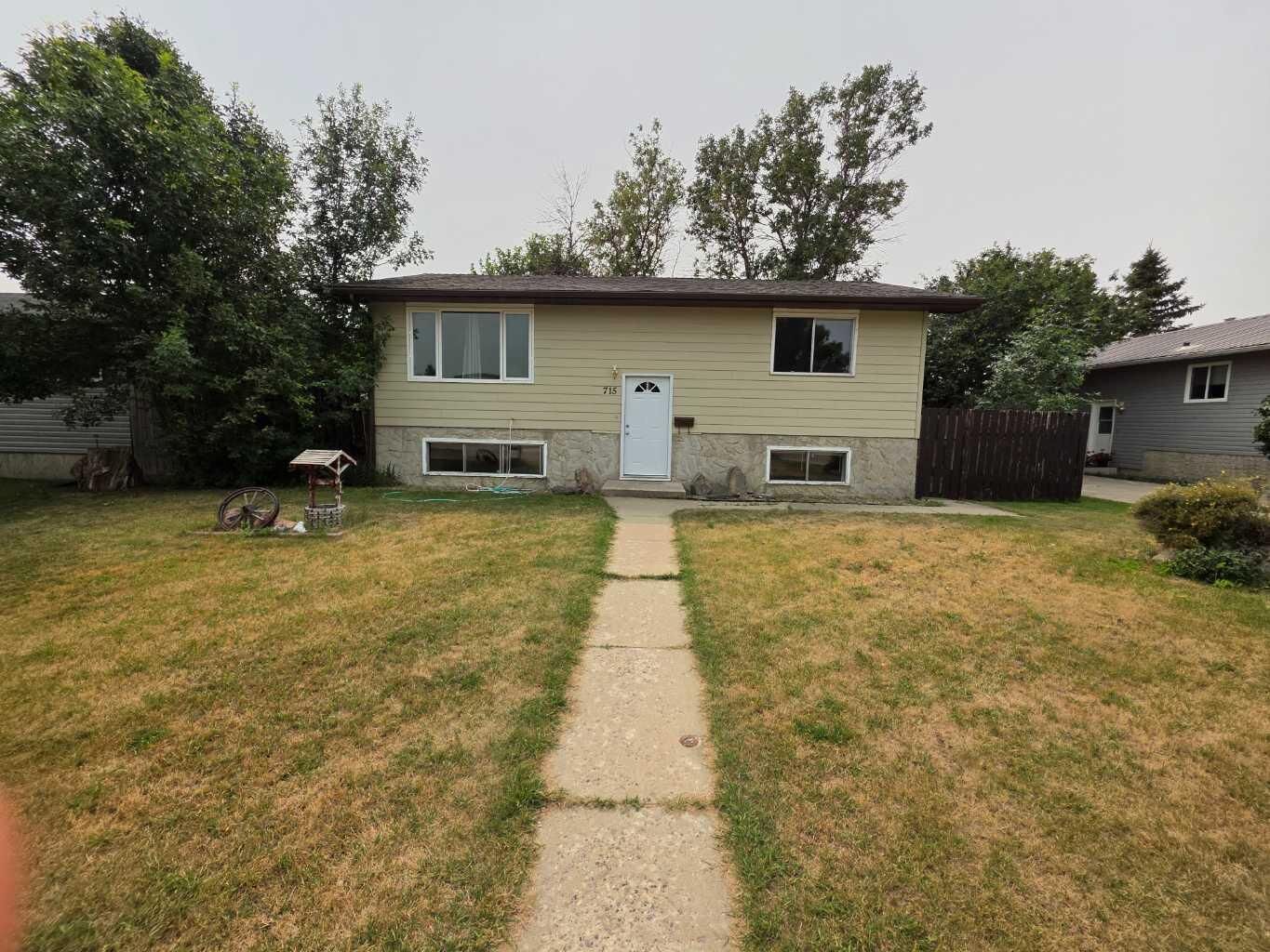 Property Photo: 715 Rosewood Avenue AB T0K 1V0