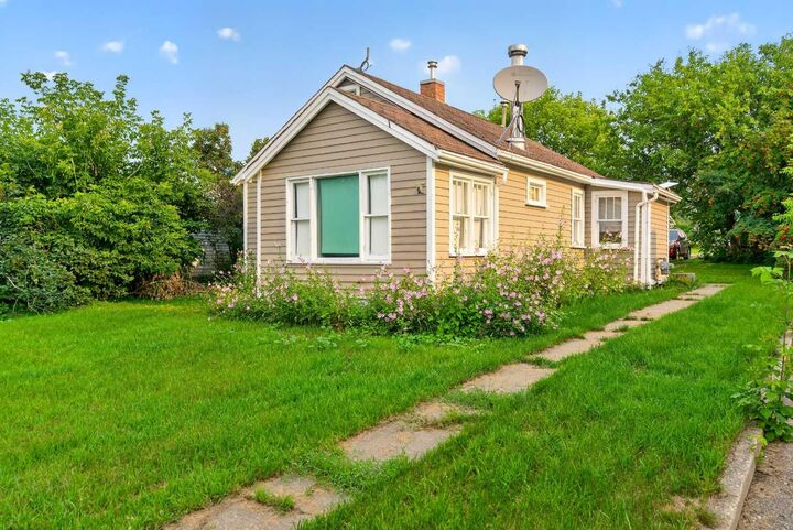 Property Photo: 11216 106 Ave Avenue AB T0H 0B4