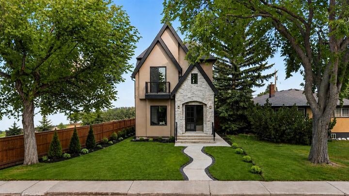 Property Photo:  1826 6 Street NE  AB T2E 3Z1 