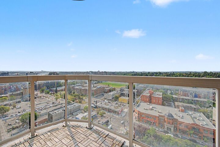 Property Photo: 817 15 Avenue SW 2101 AB T2R 0H8