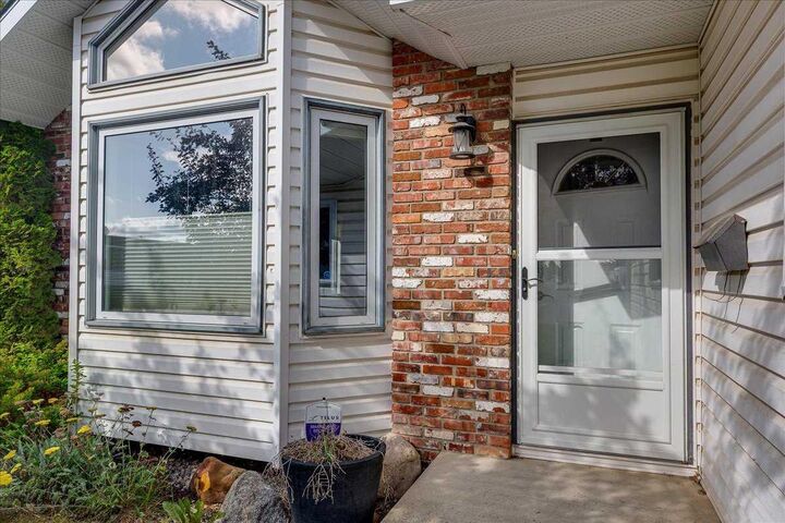 Property Photo: 134 Douglas Avenue AB T4R 2G6