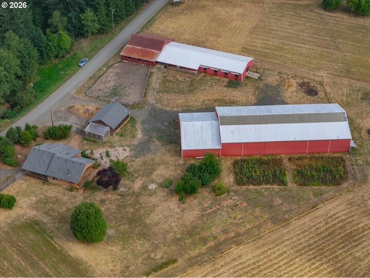 Property Photo: 36435 Devitt Rd OR 97326