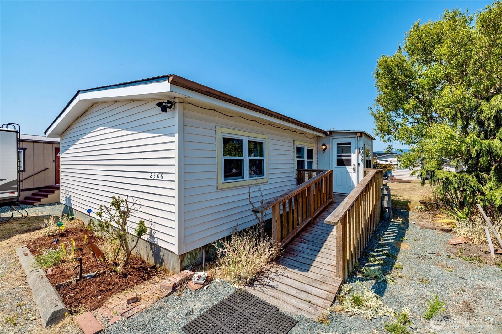 Property Photo:  2306  Grant Place  WA 98221 