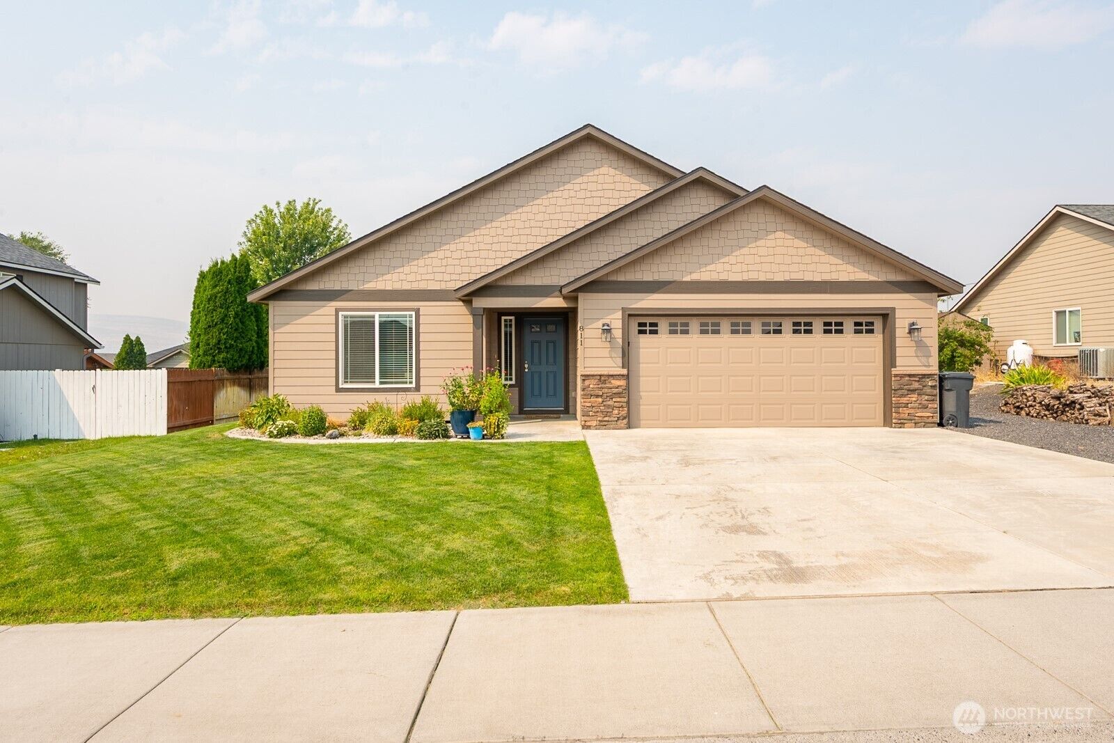 Property Photo:  811  7th Avenue NE  WA 98823 