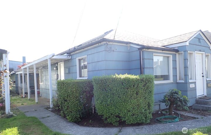 Property Photo:  1317 W Market Street  WA 98520 