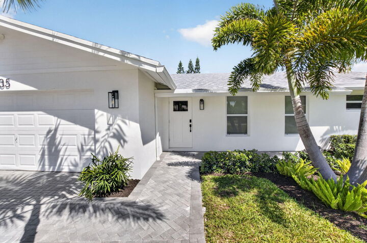 Property Photo:  135 SE 28th Court  FL 33435 