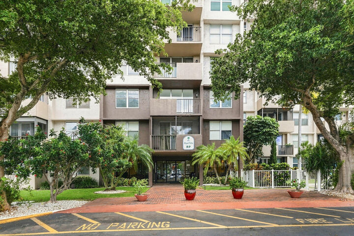 Property Photo: 777 S Federal Highway Rp Ph 15 FL 33062
