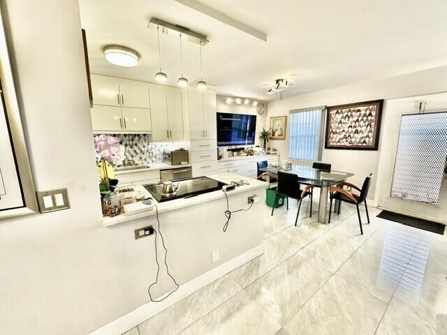 Property Photo: 3008 Guildford A FL 33434
