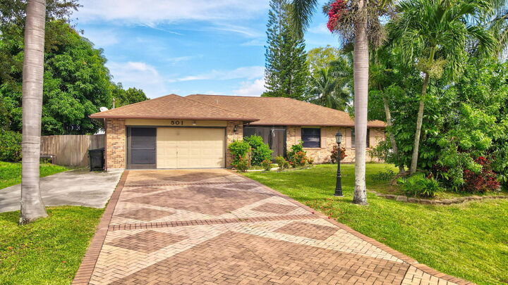 Property Photo: 501 NW Colonial Street FL 34983