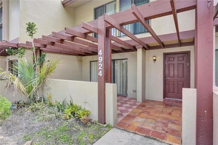 Property Photo: 4924 Sheridan Street FL 33021