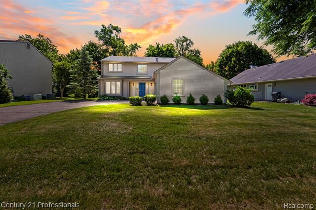 Property Photo:  1872 Flemington Drive  MI 48098 