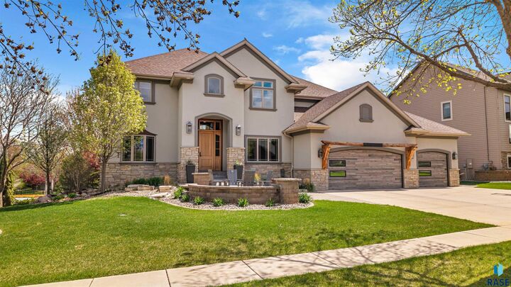 Property Photo:  5604 S Jersey Tess Dr  SD 57108 