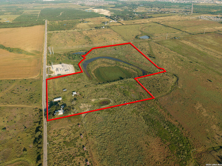 Property Photo:  550 Beback Inn Rd  TX 78666 