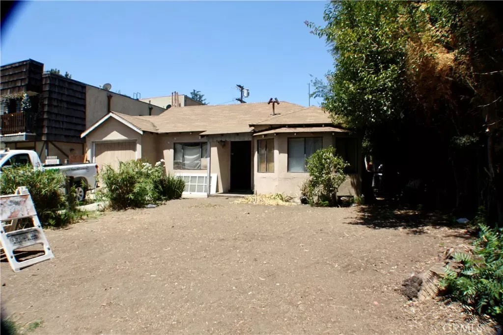 Property Photo: 5739 Hazeltine CA 91401