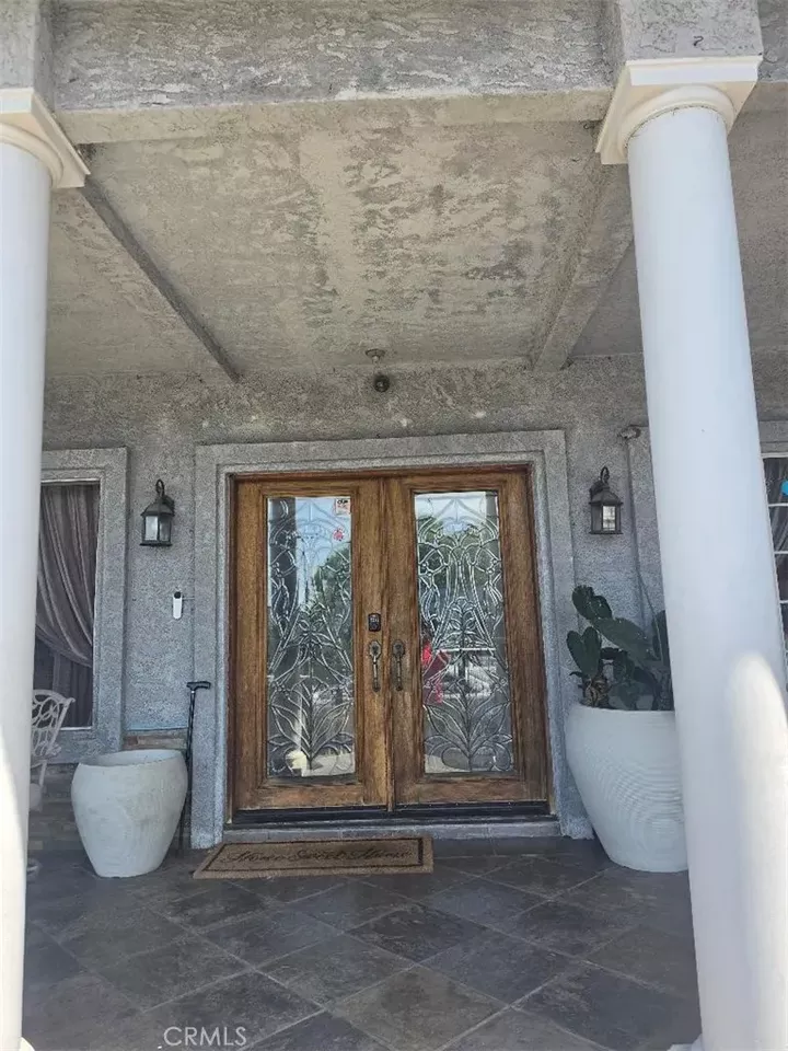 Property Photo:  1117 E 65th  CA 90001 