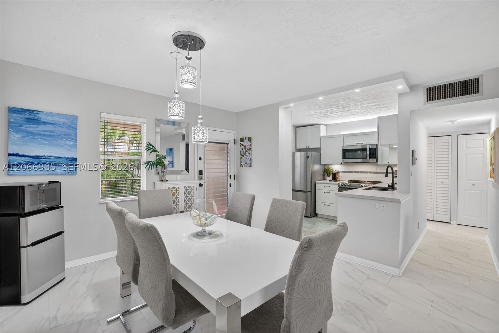 Property Photo: 2801 Somerset Dr 205 FL 33311
