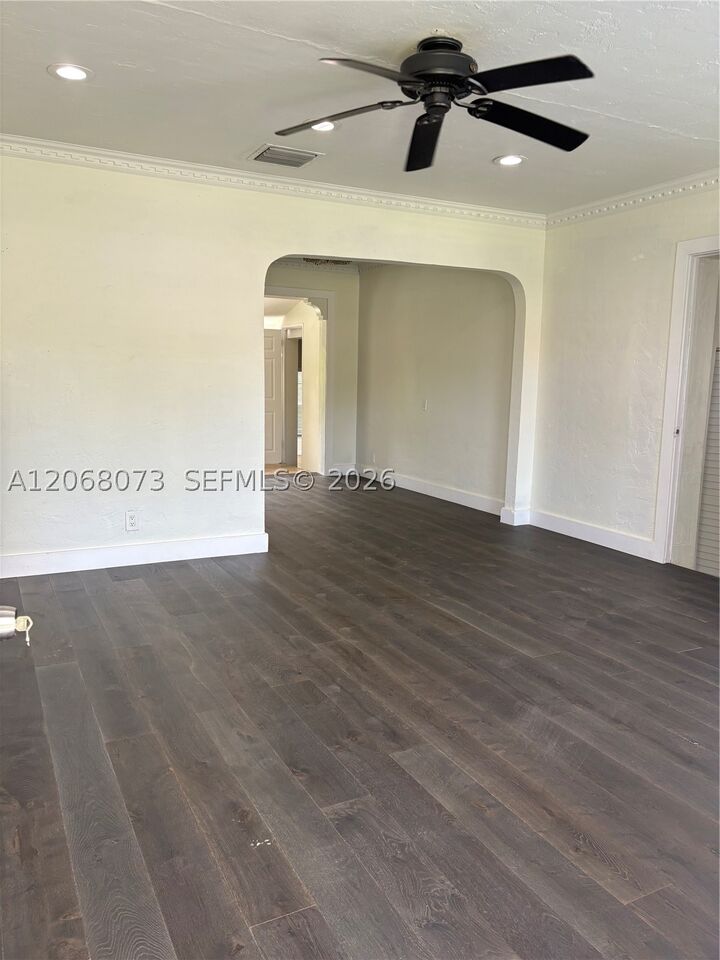 Property Photo: 1422 Wiley St FL 33020