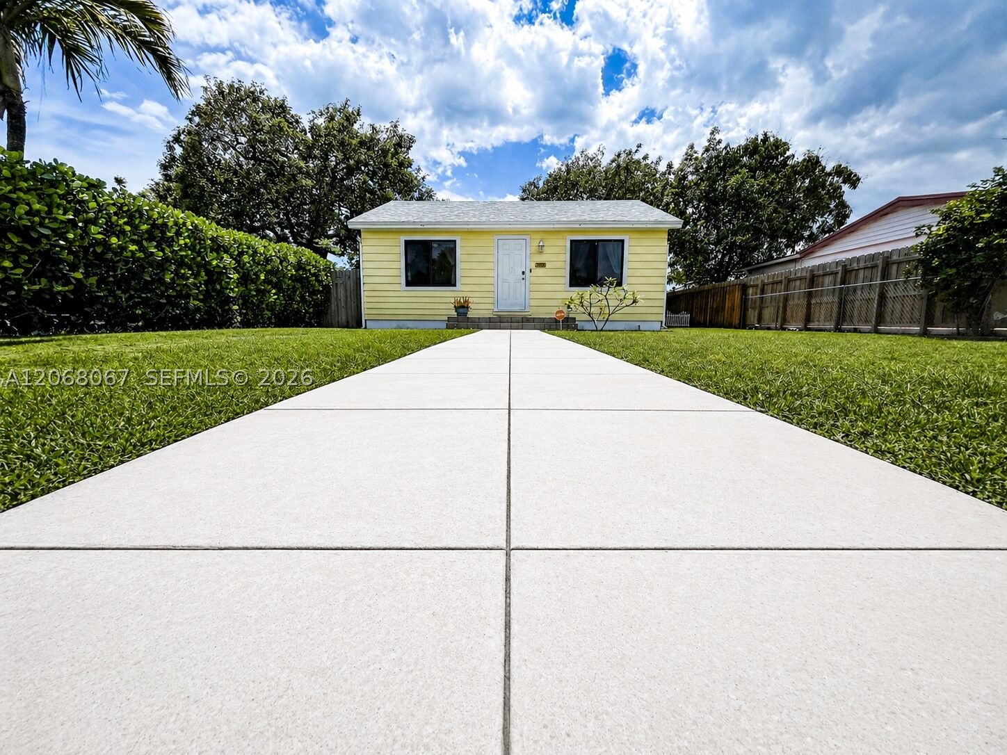 Property Photo: 2330 Scott St FL 33020