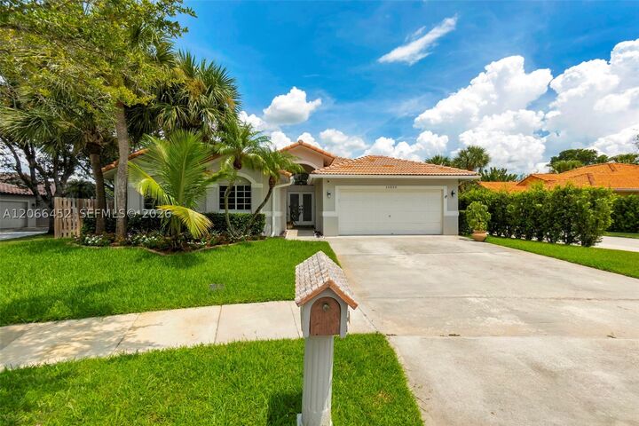 Property Photo: 16850 Crestview Ln FL 33326