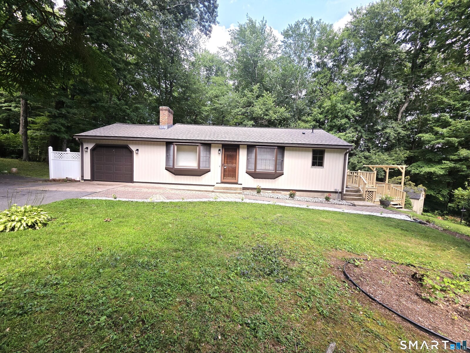 Property Photo:  