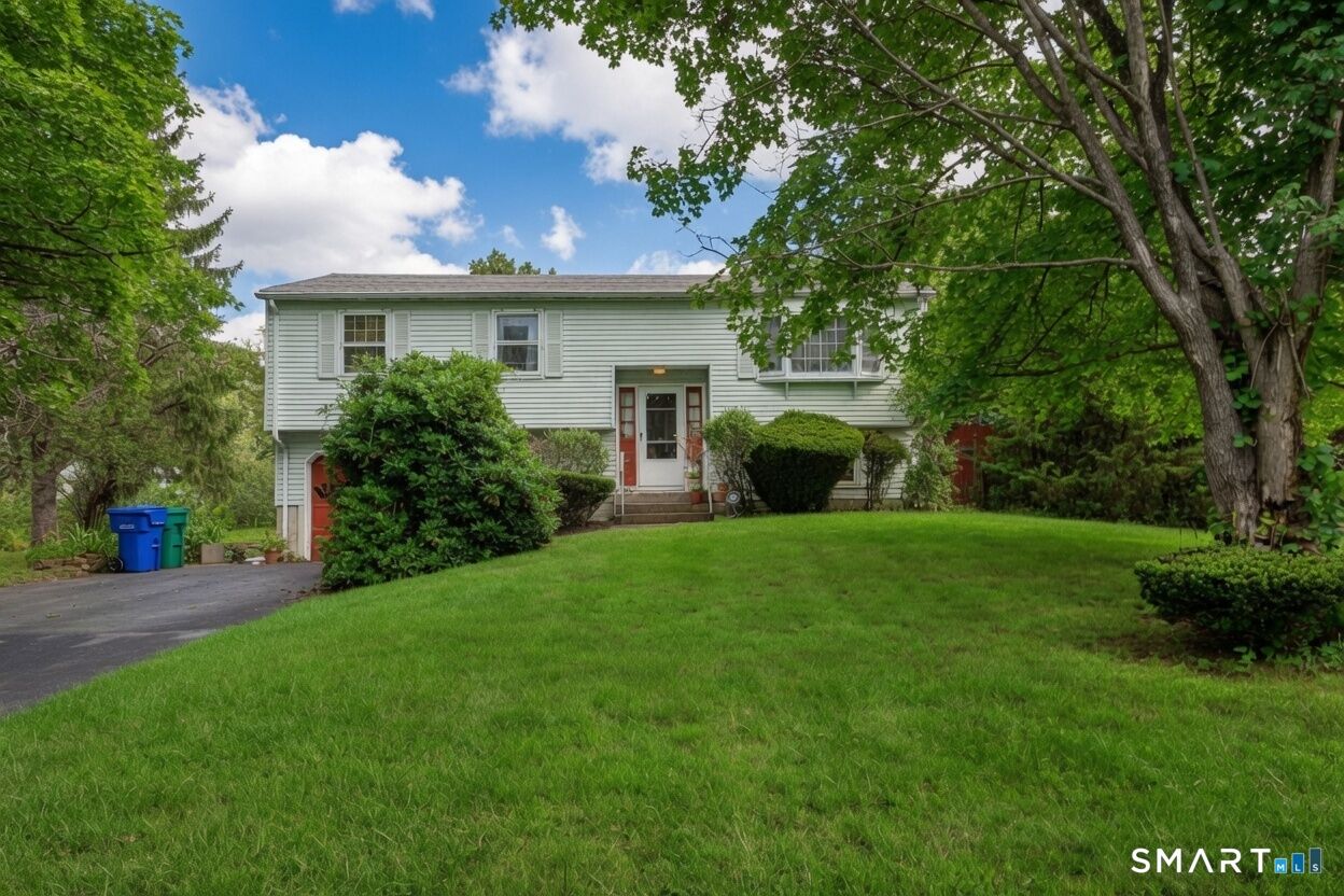 Property Photo:  6 Tiffany Lane  CT 06002 