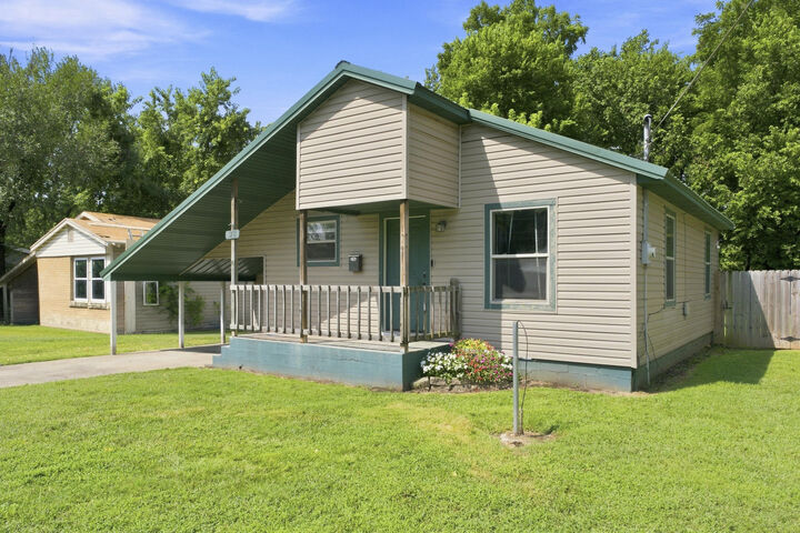Property Photo:  1211 N Warren Avenue  MO 65802 