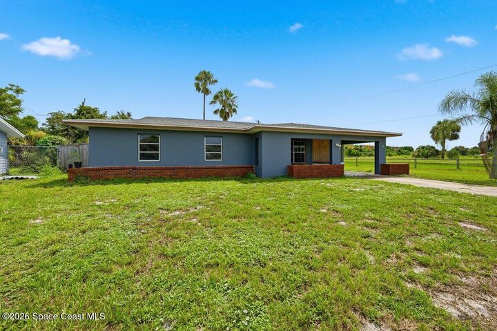 Property Photo:  915 Burn Drive NE  FL 32905 