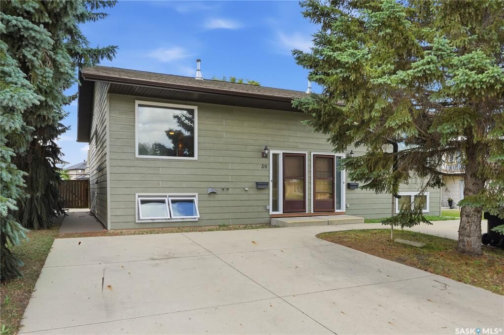 Property Photo: 39 Blackley Place SK S7M 5B1