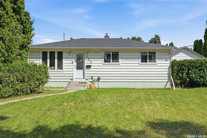 Property Photo: 122 Montreal Avenue S SK S7M 3K8