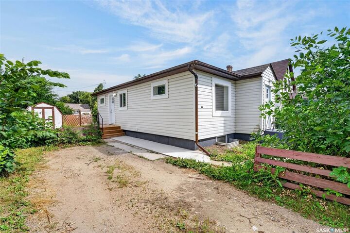 Property Photo: 584 7th Street E SK S6V 0S5