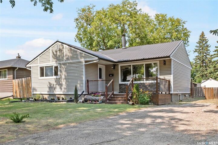Property Photo: 2730 Thornton Avenue SK S4S 1J1