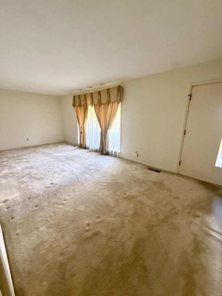 Property Photo: 2803 Griffin Dr AL 36303