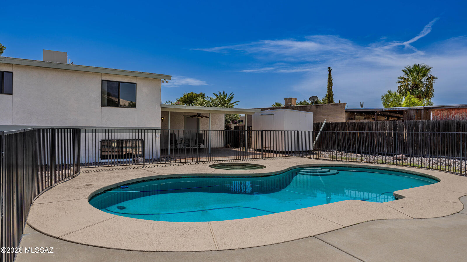 Property Photo: 421 N Banff Avenue AZ 85748