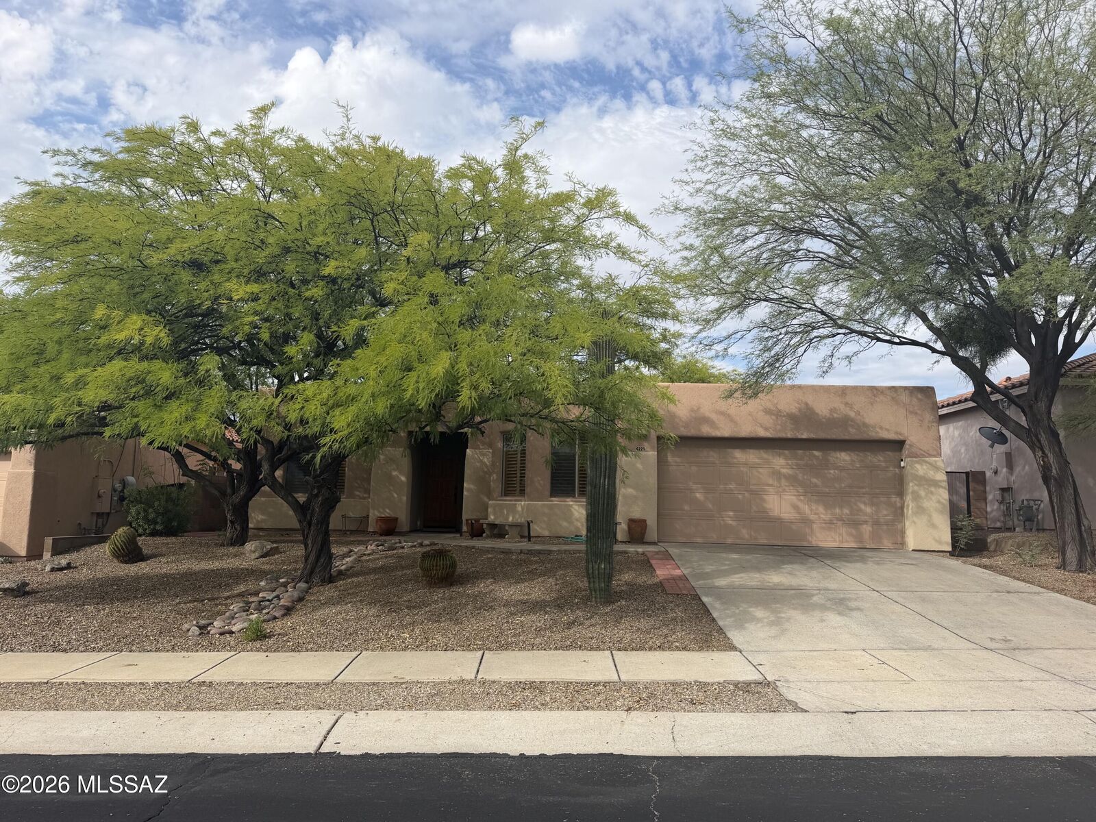 Property Photo: 4229 W Winter Wash Drive AZ 85745