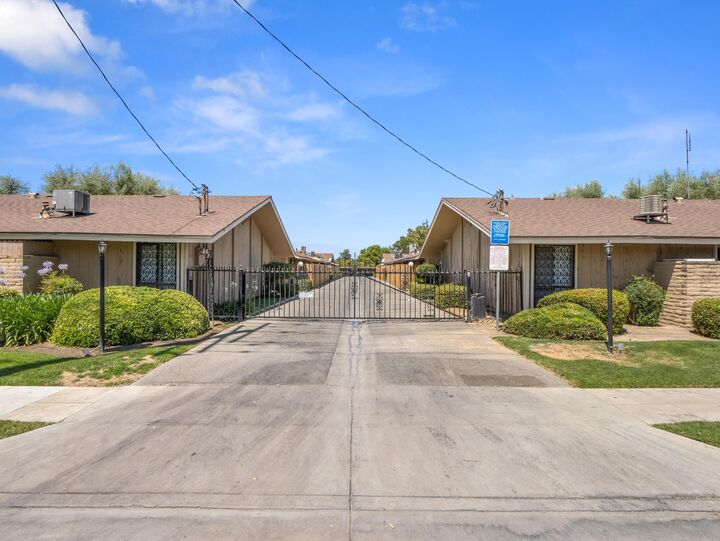Property Photo:  3749 N Fruit Avenue C  CA 93705 
