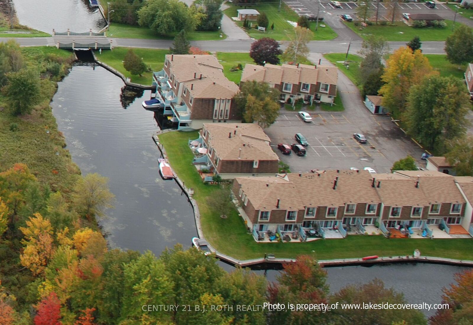 Property Photo:  4 Paradise Boulevard Unit 4  ON L0K 1B0 