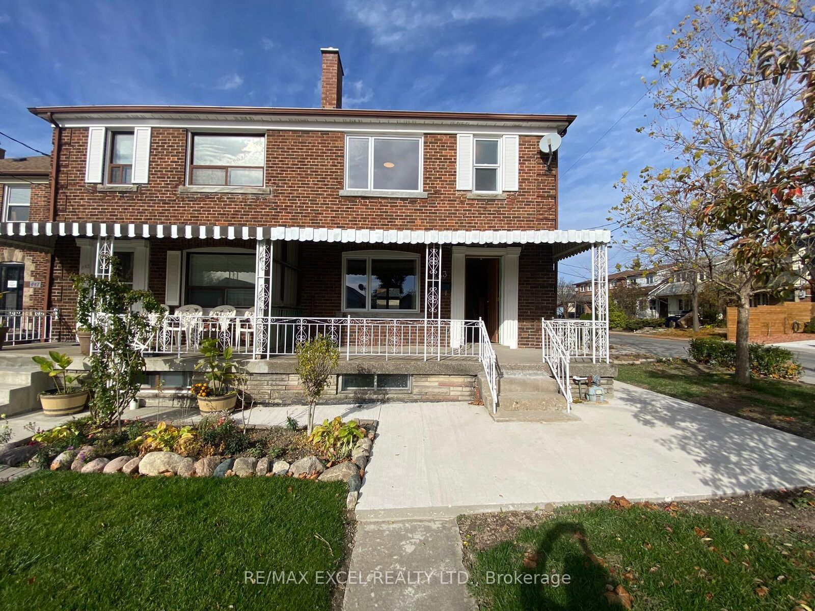 Property Photo:  443 Vaughan Road  ON M6C 2P4 