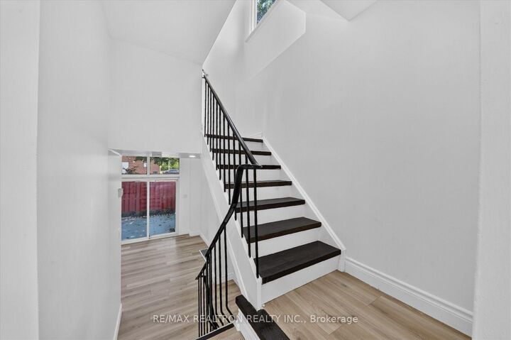 Photo de la propriété: 331 Trudelle Street 49 ON M1J 3J9